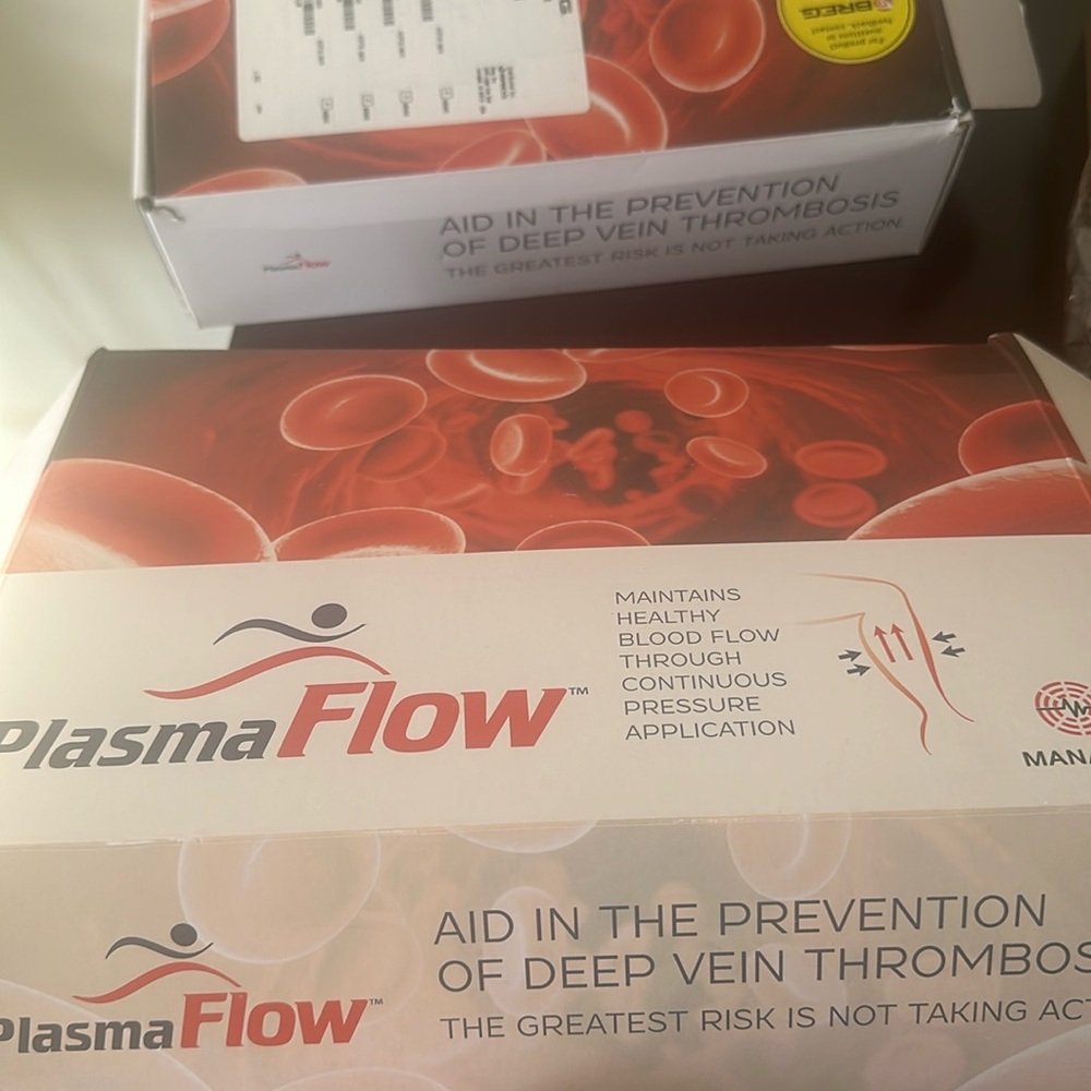 Plasma Flow leg compression set for DVT prevention and circulation of blood flow
